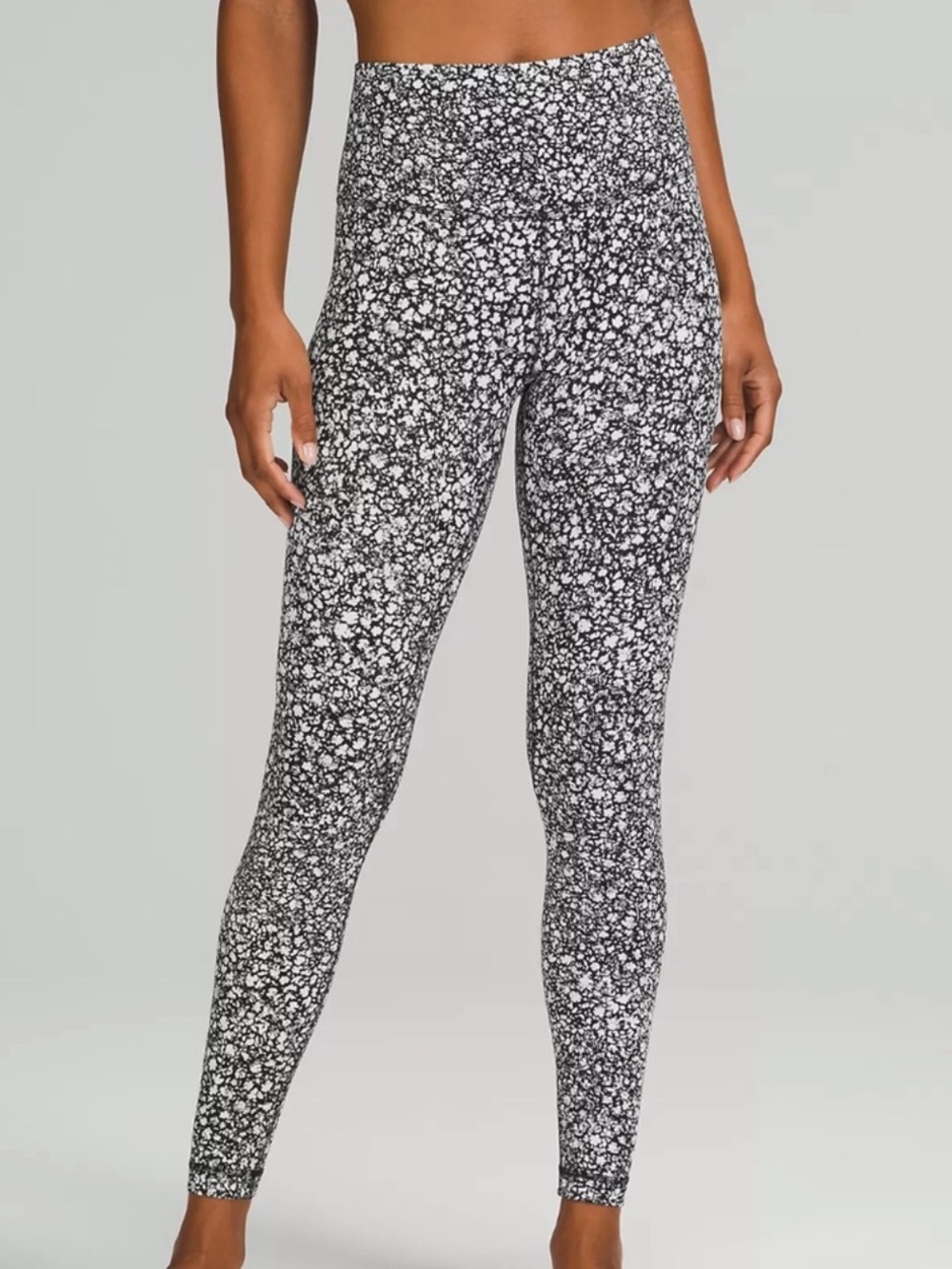 28” lululemon Align High-Rise Pant
Color Venture Floral Alpine White black